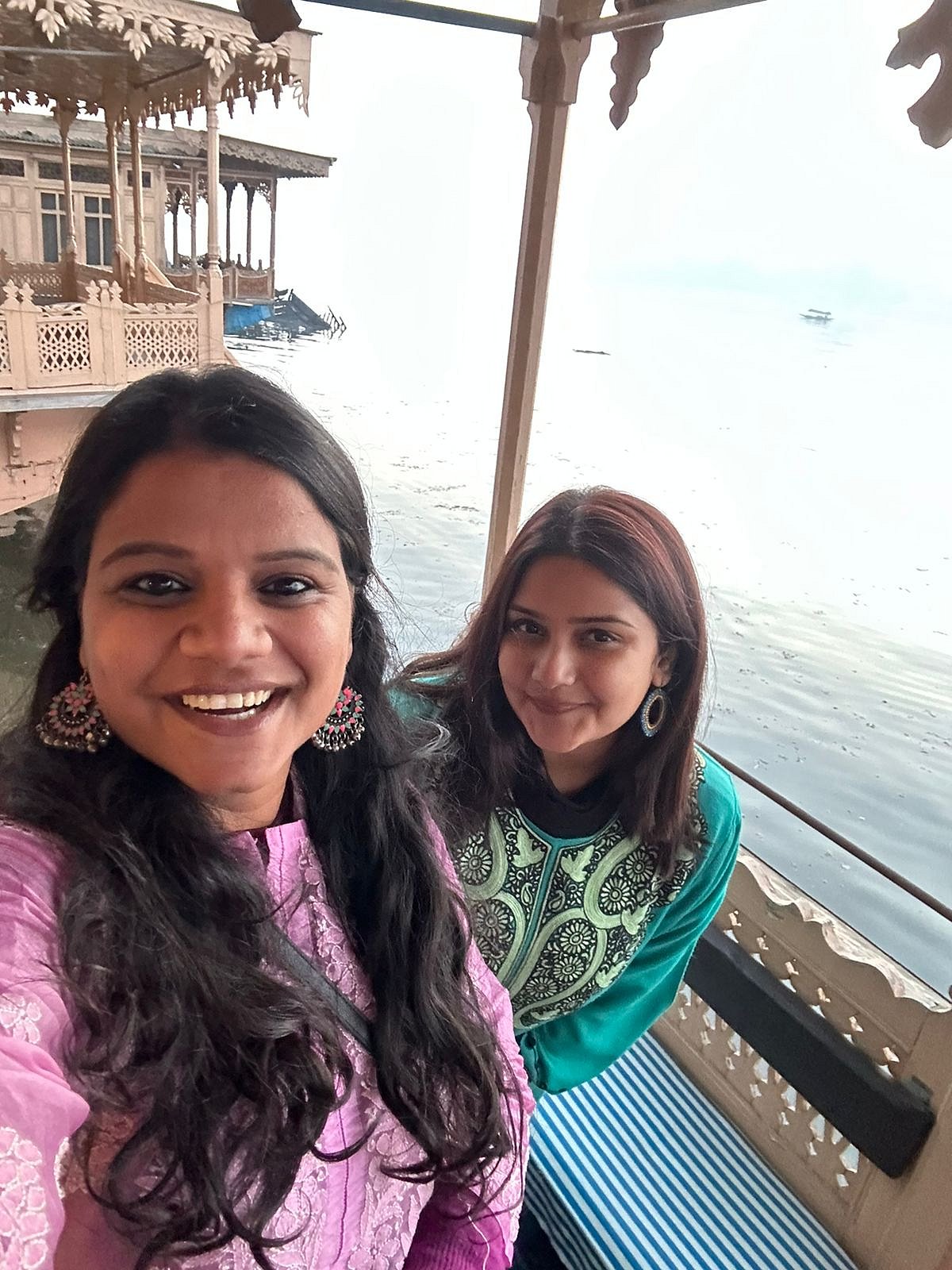 Travel influencer Bhavini Srivastava and her friend  Shubhangi Nagaria in Kashmir